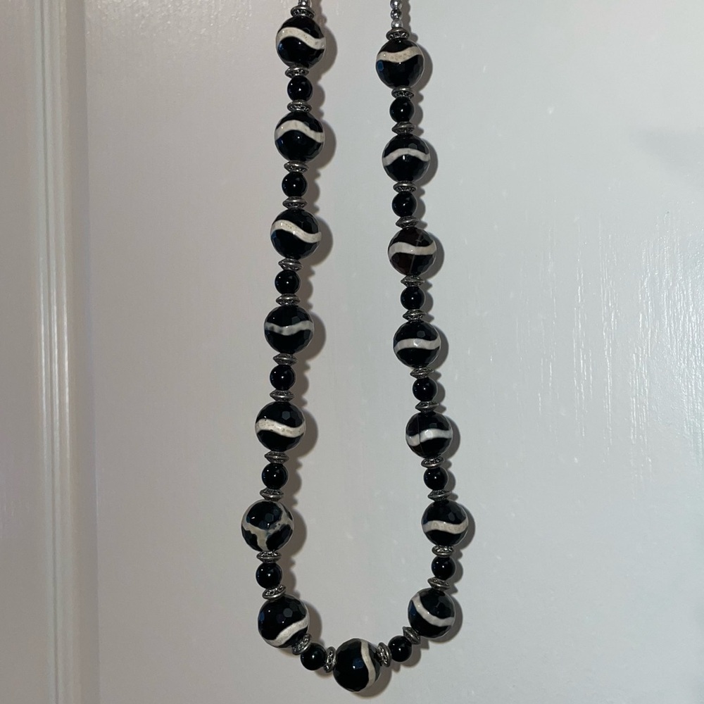 Black and White Glass Beaded Necklace